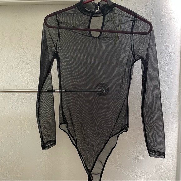 CHARLOTTE RUSSE MESH KEYHOLE BODYSUIT - Picture 2 of 4